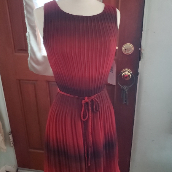 AMANDA LANE DRESS - Picture 13 of 16